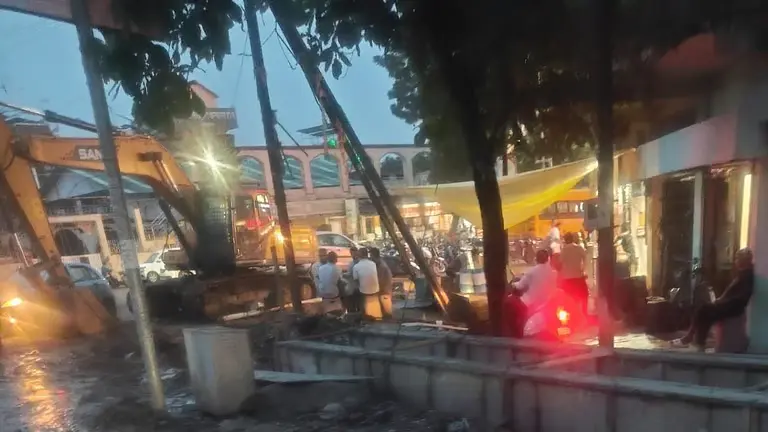 Bhandara News: 80% Encroachment Removed at Muslim Library Chowk, Cement Road Work Transforms the Area